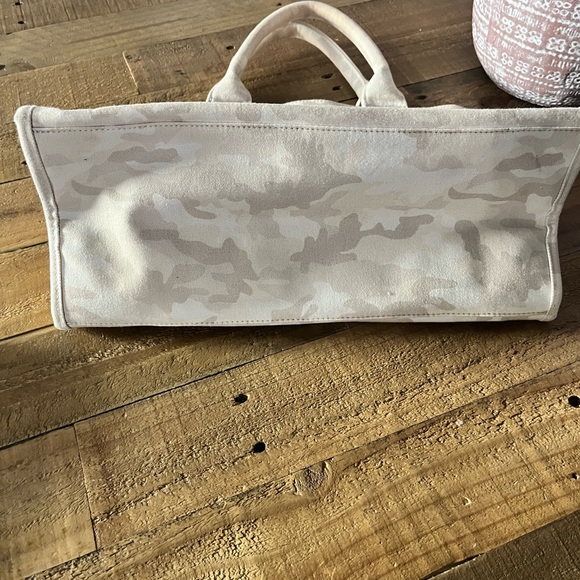 Quilted Koala East/West tote bag - Picture 5 of 5